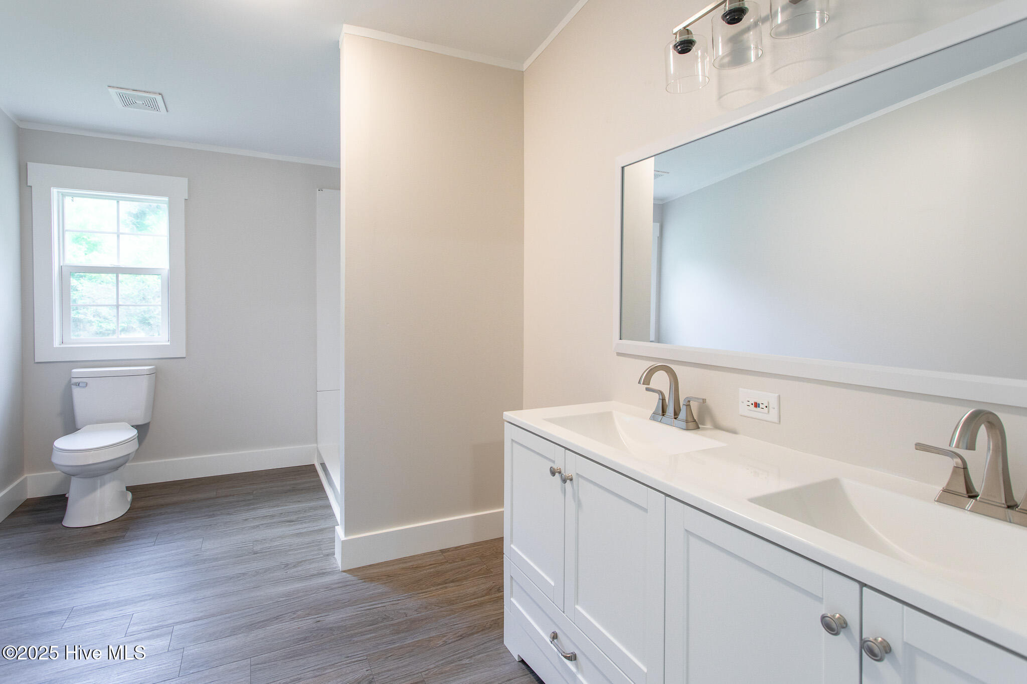 679 Deep Creek Road Hertford, NC 27944 - Photo 18 of 38 Main Bathroom