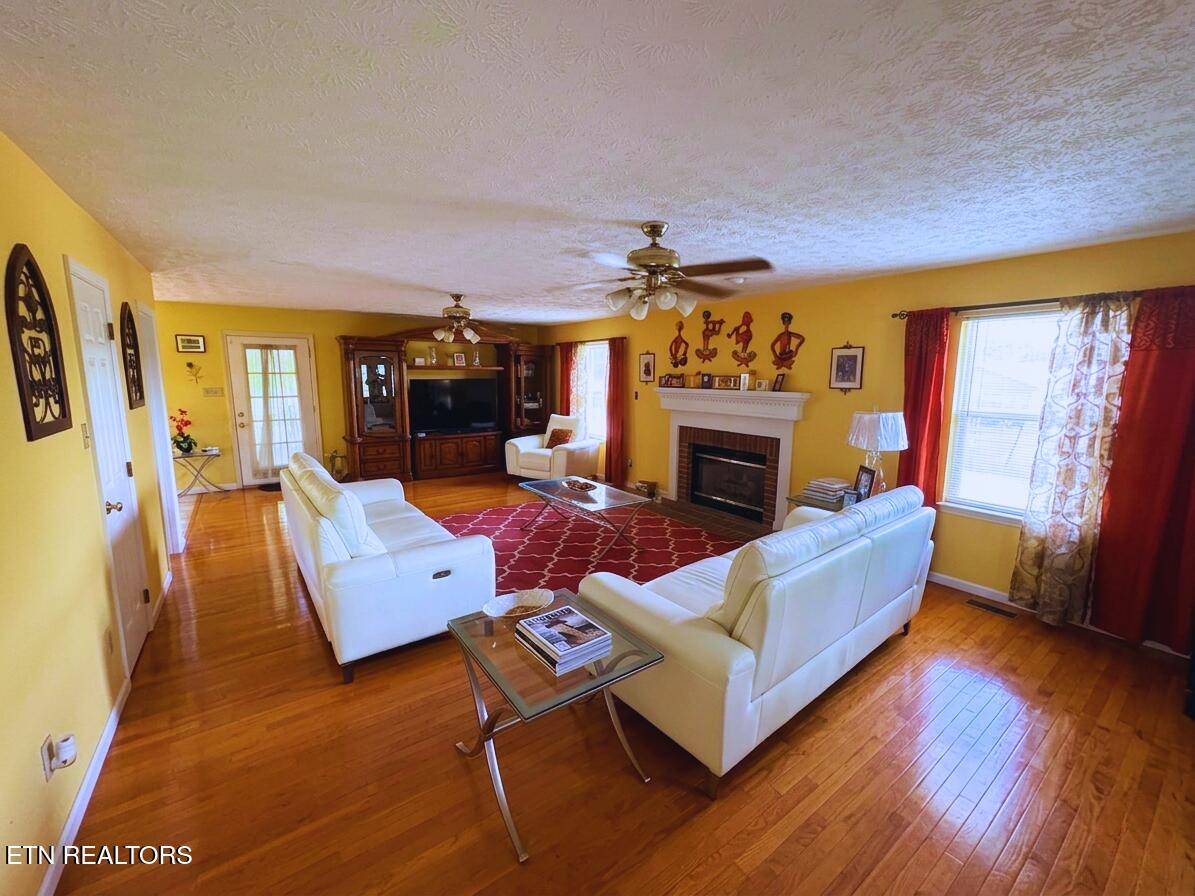 952 Spinnaker Road Knoxville, TN 37934 - Photo 2 of 15 2