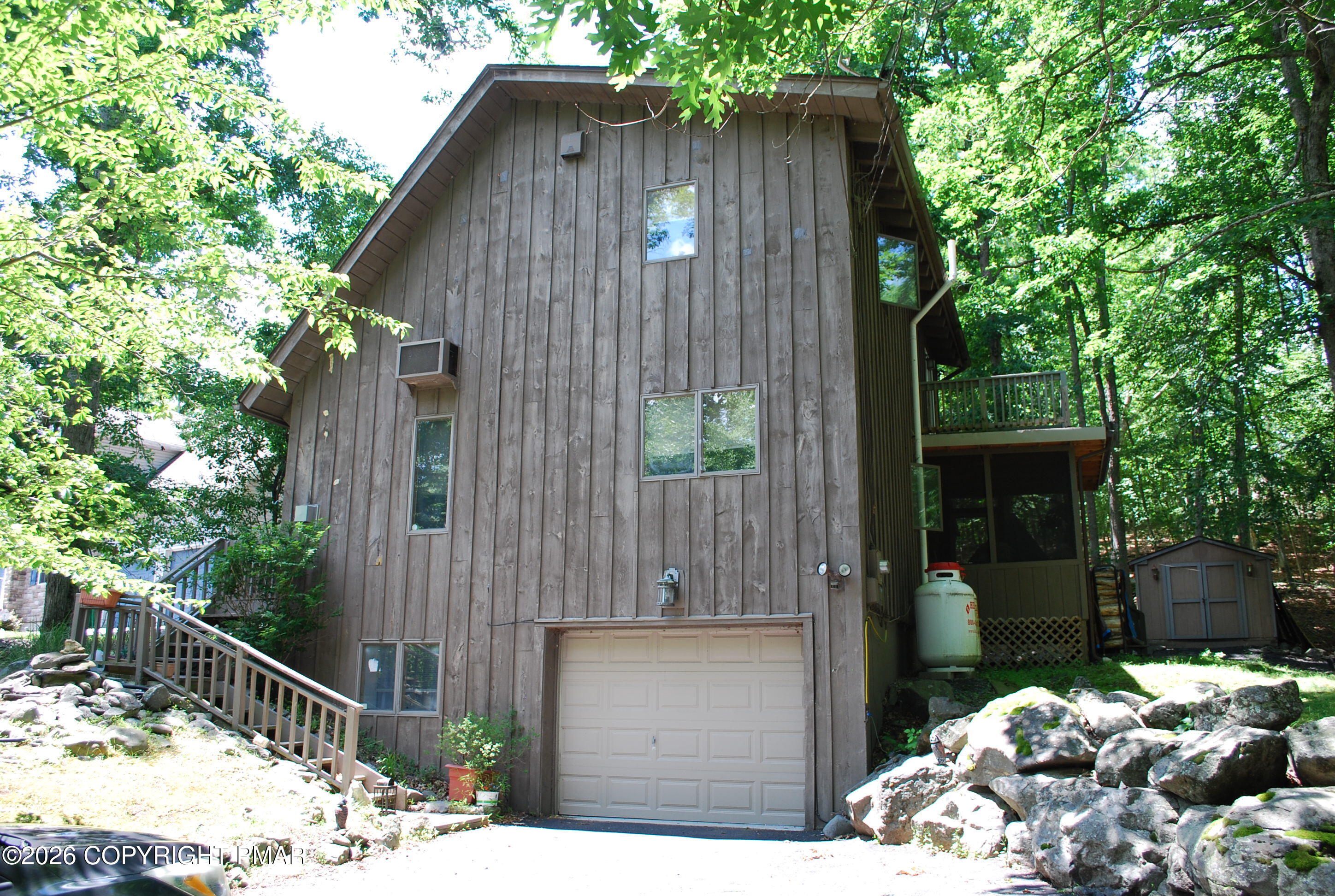 424 Saunders Drive Bushkill, PA 18324 - Photo 1 of 35 DSC_0518