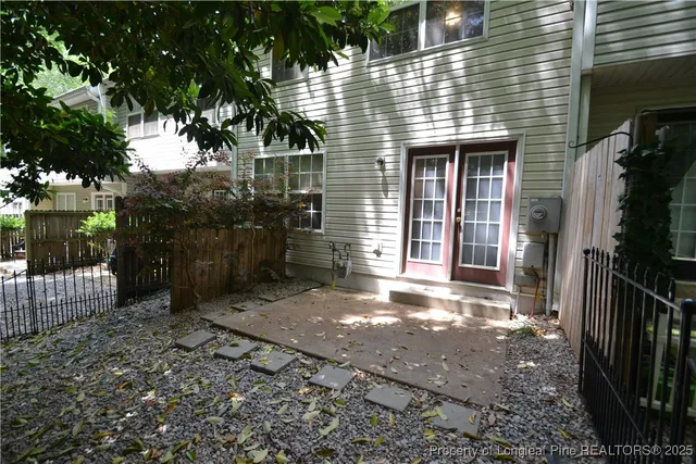 a view of back yard of the house