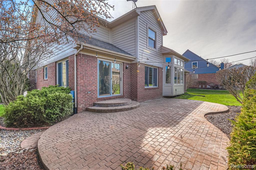 575 Gallaland Avenue Rochester Hills, MI 48307 - Photo 2 of 18