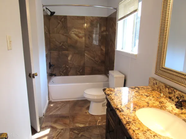 $1,950 | 8337 Holly Drive, Jonesboro, GA 30238