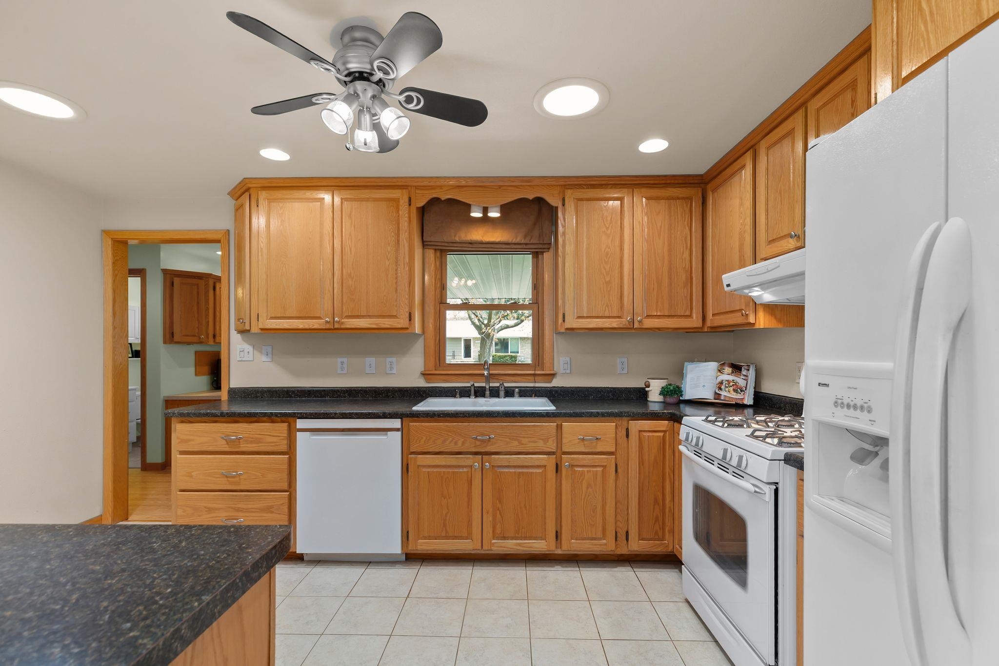 1611 North Nicholas Street Appleton, WI 54914 - Photo 12 of 45