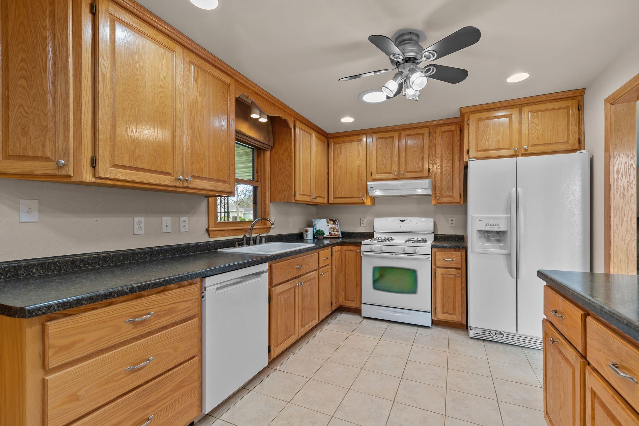 1611 North Nicholas Street Appleton, WI 54914 - Photo 13 of 45
