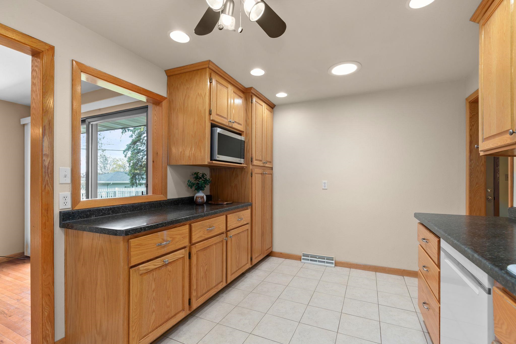 1611 North Nicholas Street Appleton, WI 54914 - Photo 14 of 45