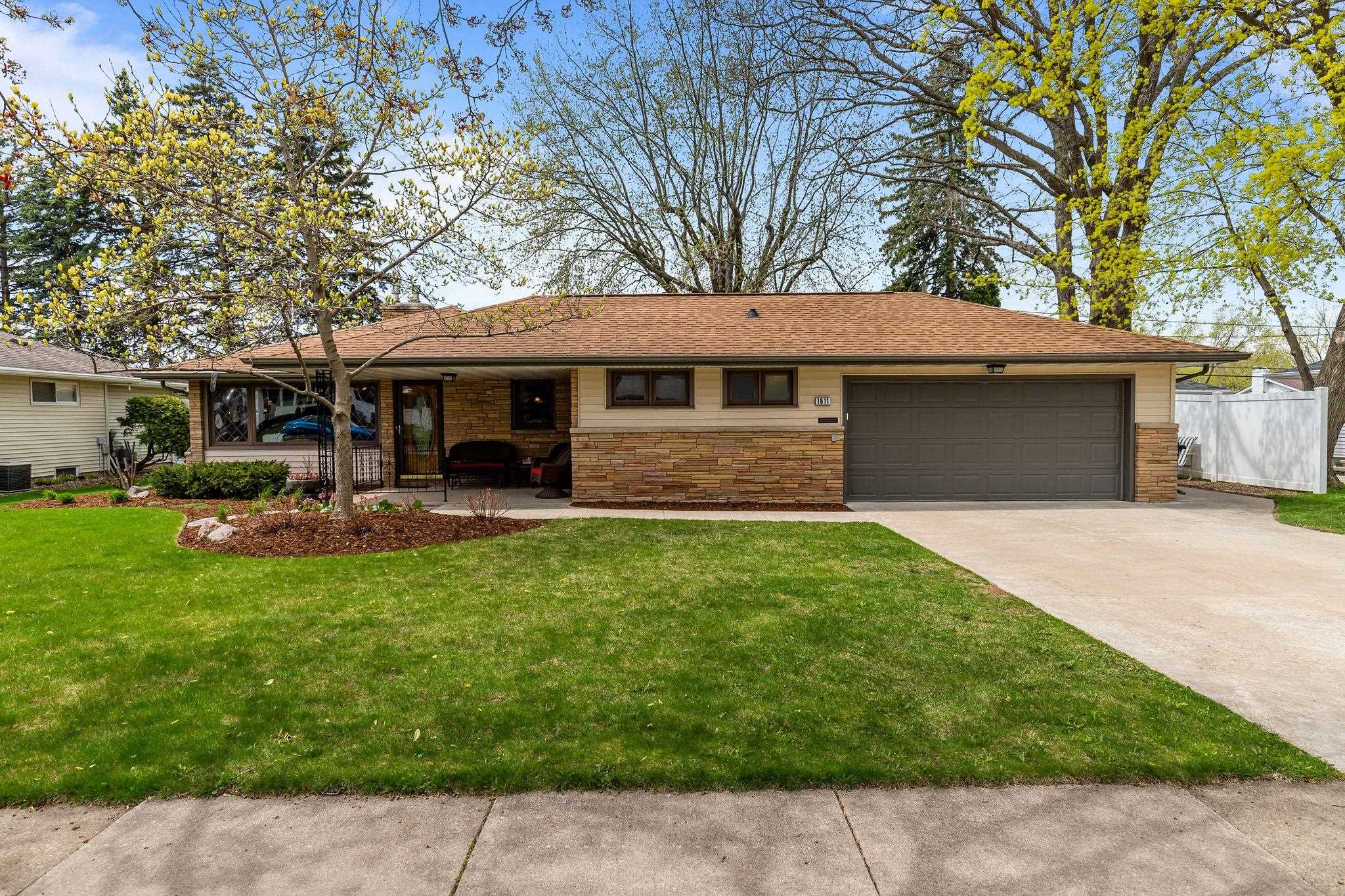 1611 North Nicholas Street Appleton, WI 54914 - Photo 2 of 45
