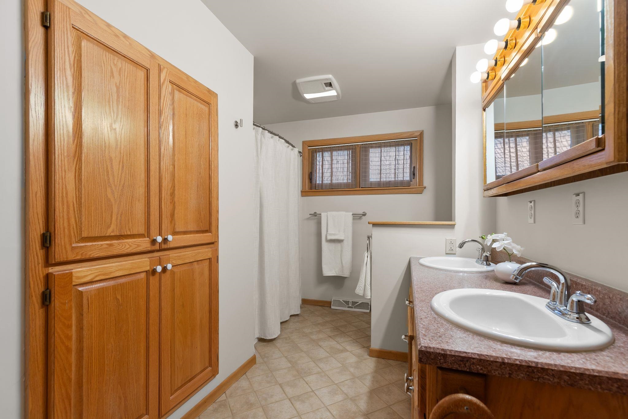 1611 North Nicholas Street Appleton, WI 54914 - Photo 25 of 45