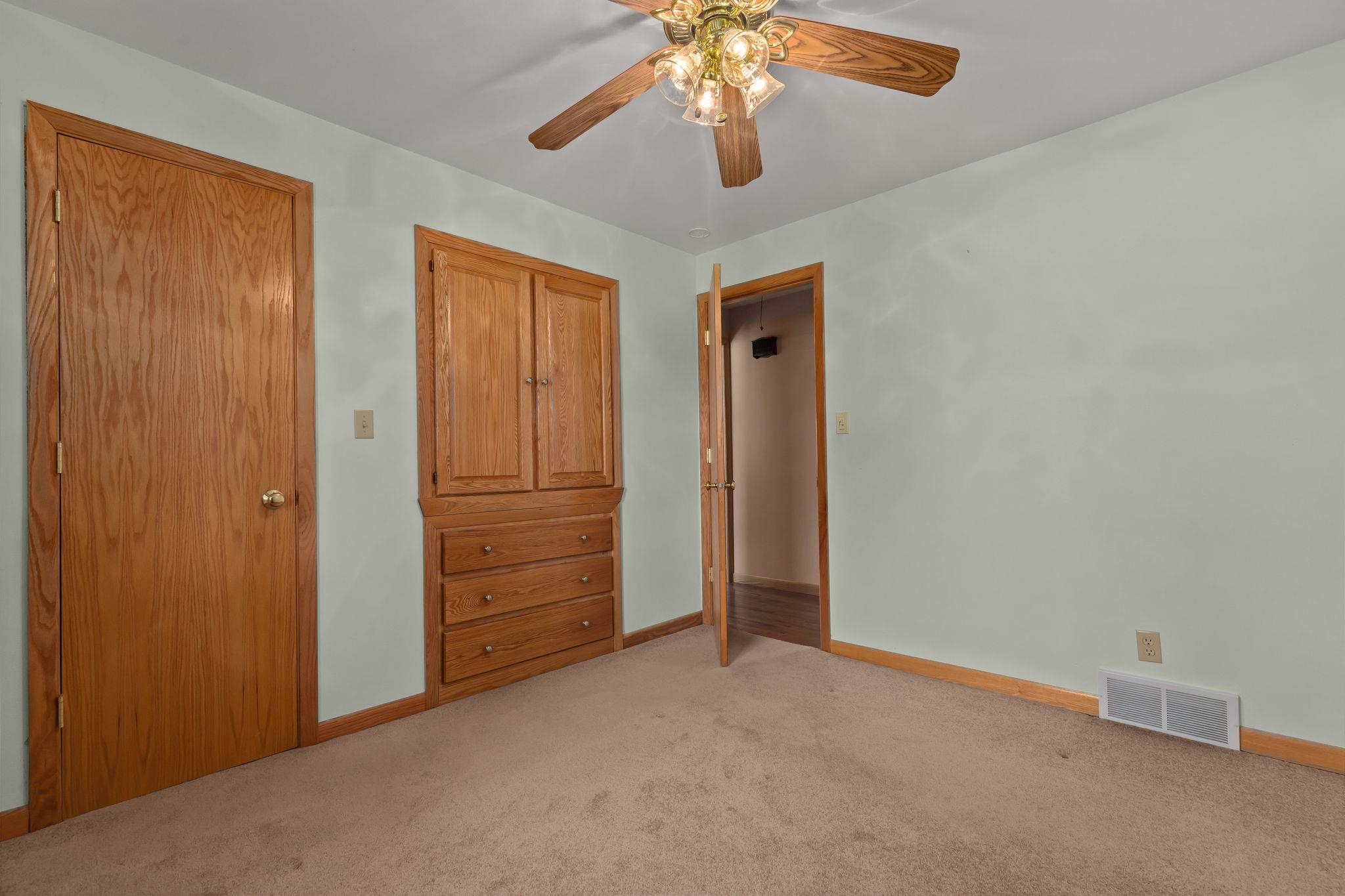 1611 North Nicholas Street Appleton, WI 54914 - Photo 29 of 45
