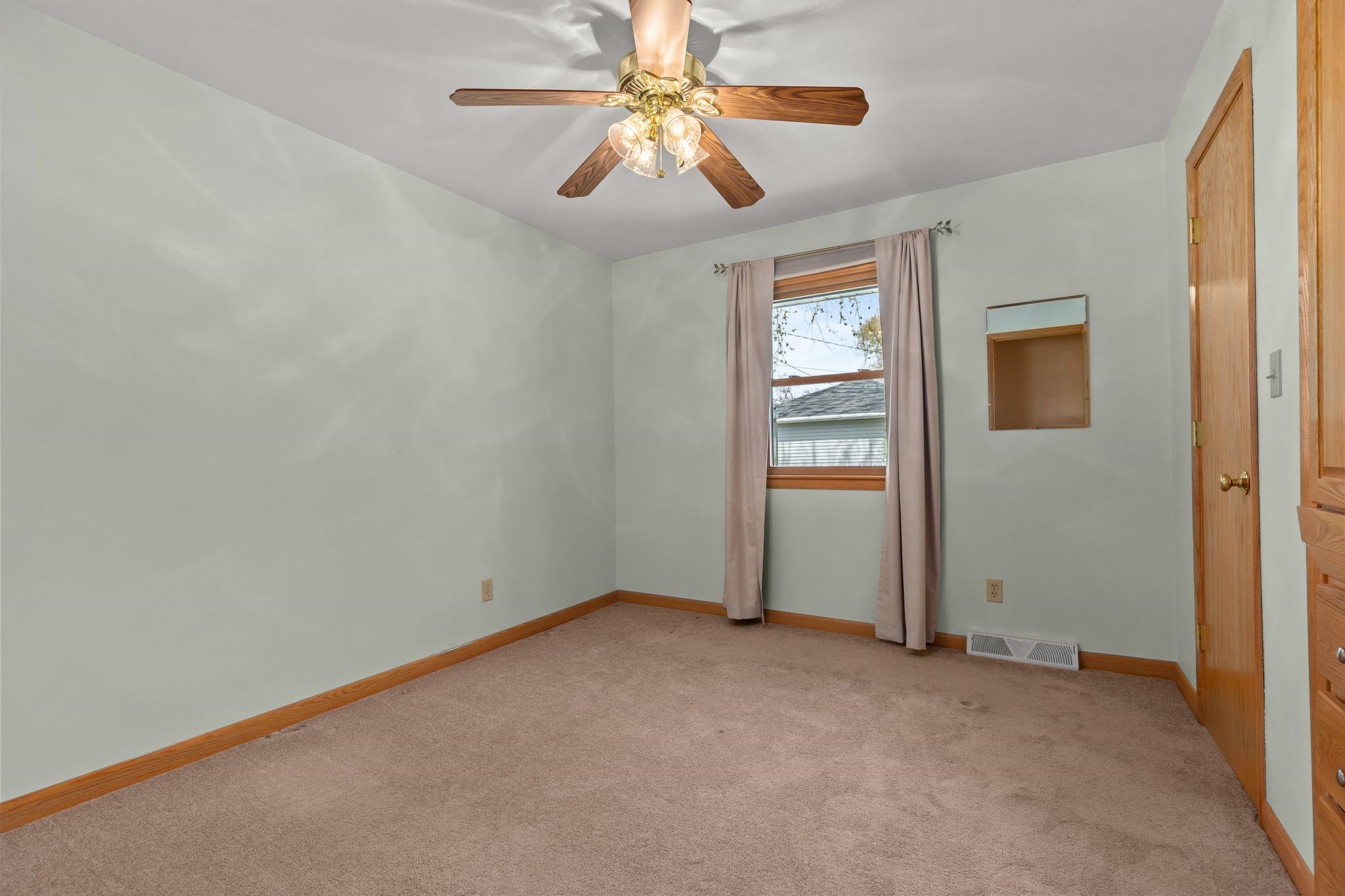 1611 North Nicholas Street Appleton, WI 54914 - Photo 30 of 45