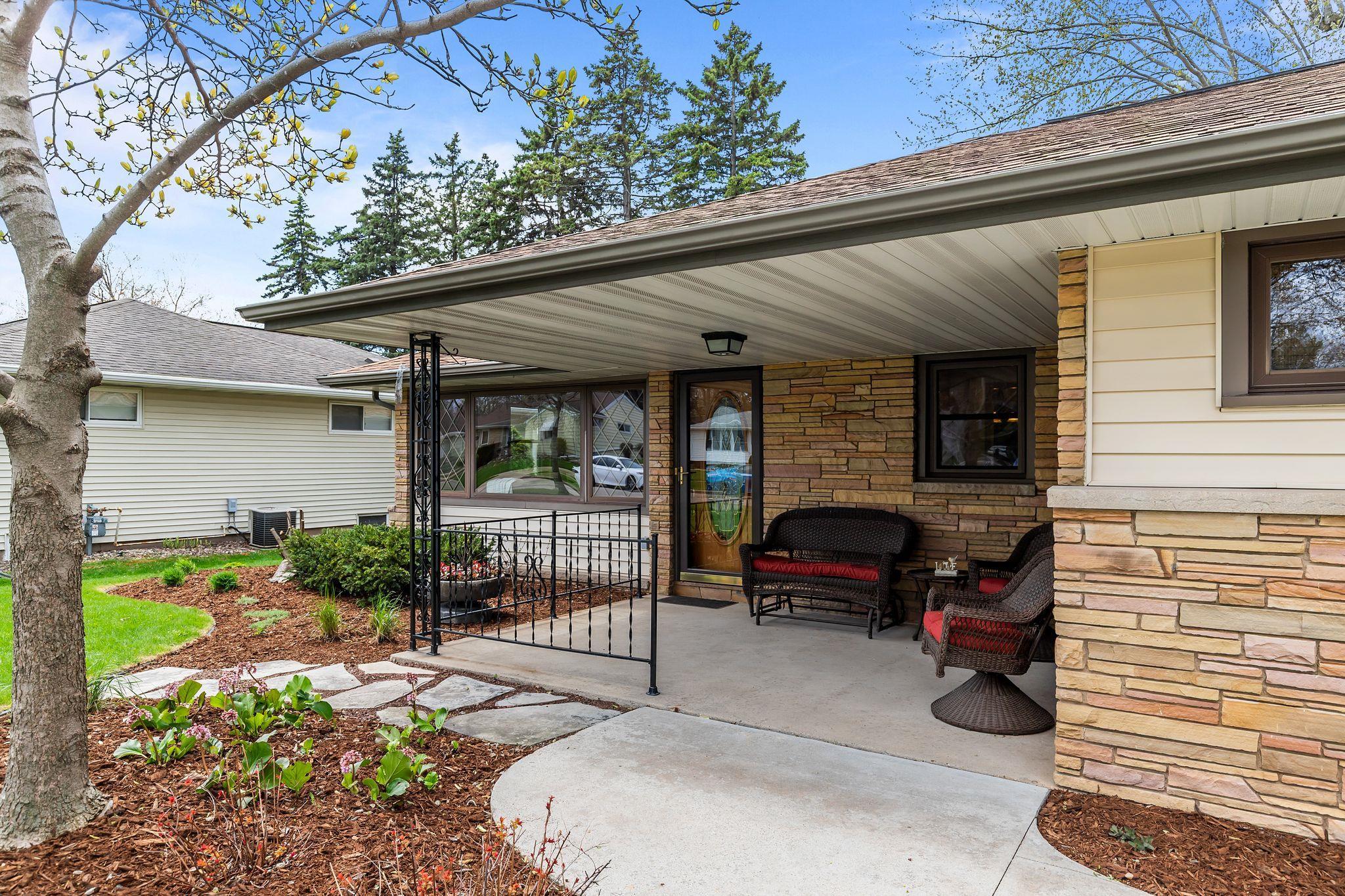 1611 North Nicholas Street Appleton, WI 54914 - Photo 4 of 45