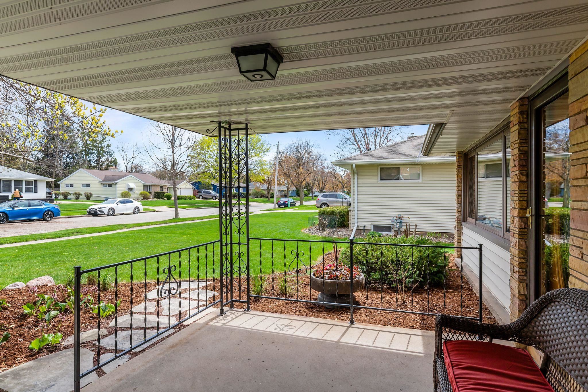 1611 North Nicholas Street Appleton, WI 54914 - Photo 5 of 45
