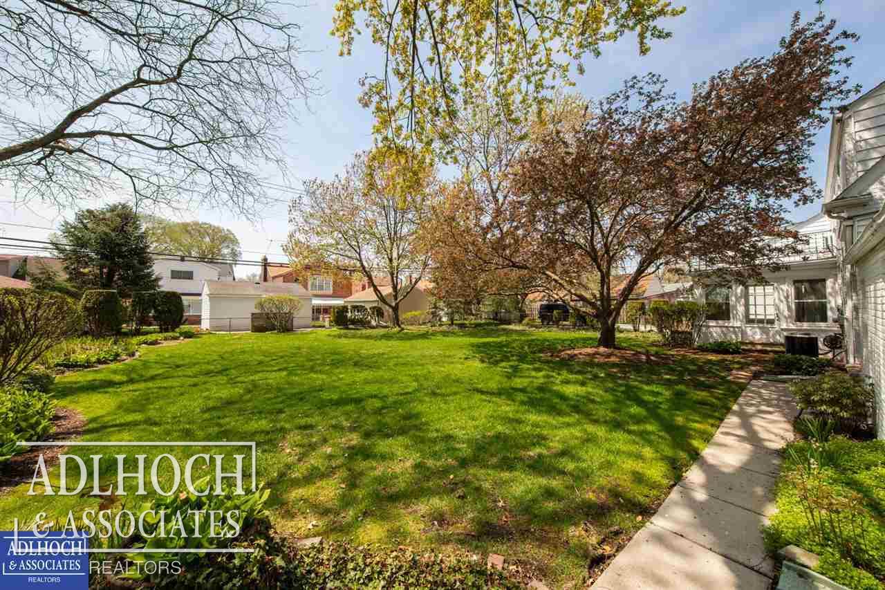 1395 Hampton Road Grosse Pointe, MI 48236 - Photo 26 of 29 50073760-26.JPG