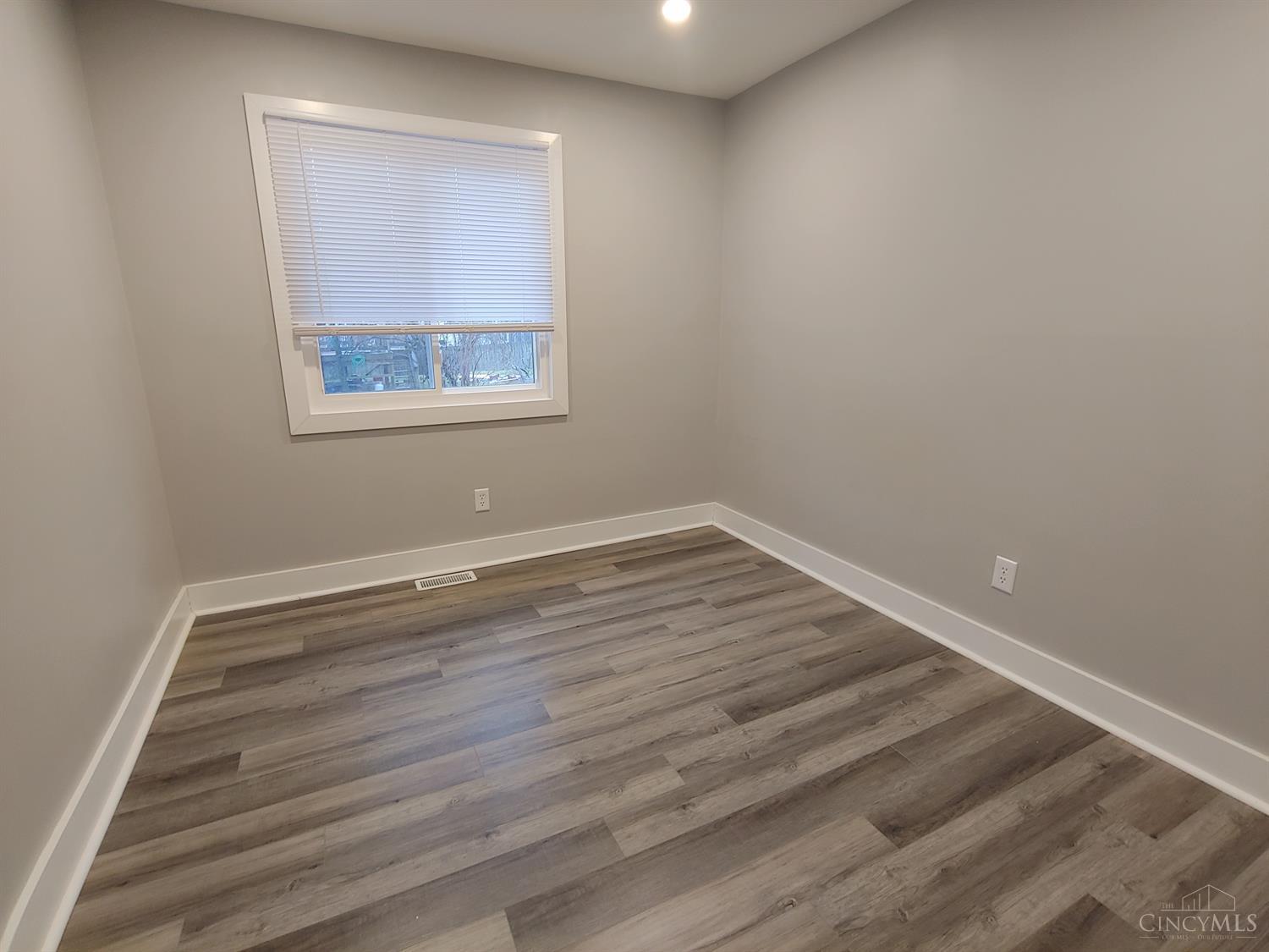 701 Woodgate Road Cincinnati, OH 45244 - Photo 13 of 19 Gallery Image 13