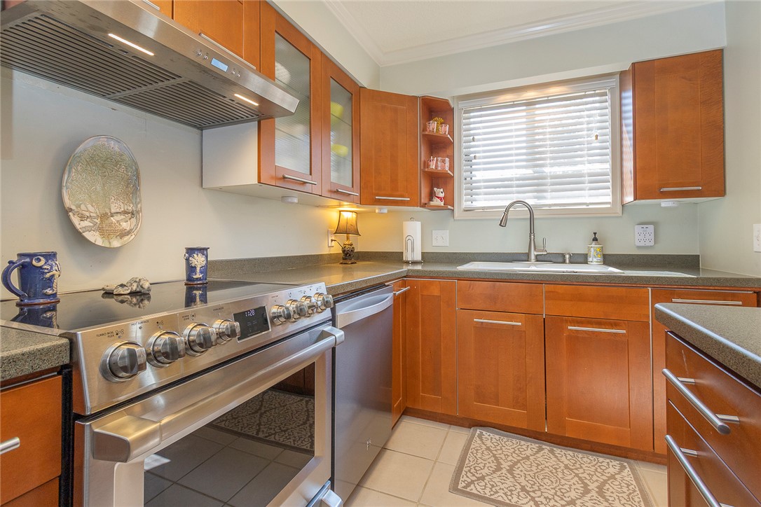 7 Harbor Gate, Unit 7 BUILDING 2 Anderson, SC 29625 - Photo 6 of 47 This functional kitchen provides a delightful culinary experience.