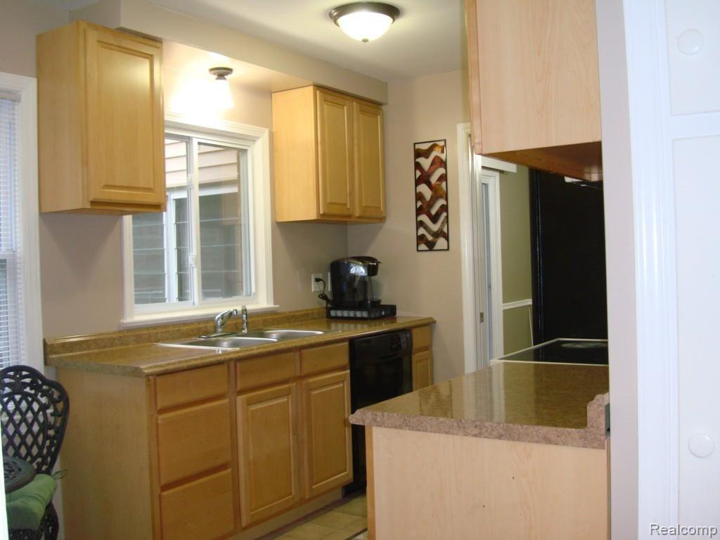 3536 Mason Road Howell, MI 48843 - Photo 8 of 25 Kitchen 2.jpg