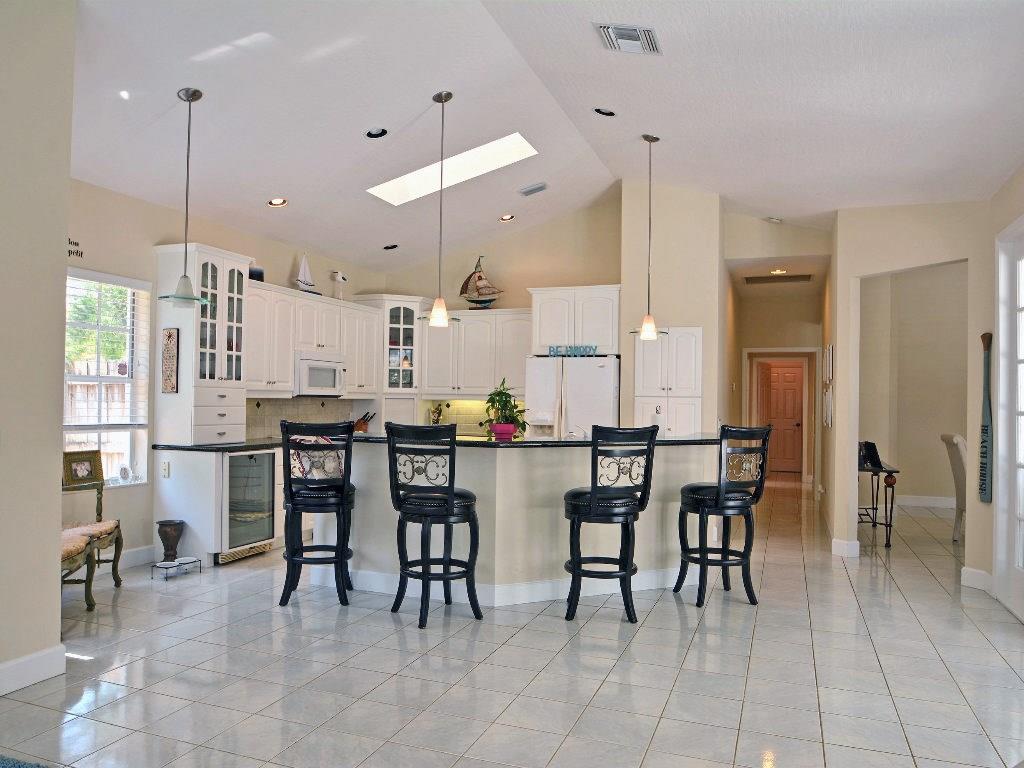 618 Live Oak Road Vero Beach, FL 32963 - Photo 3 of 36