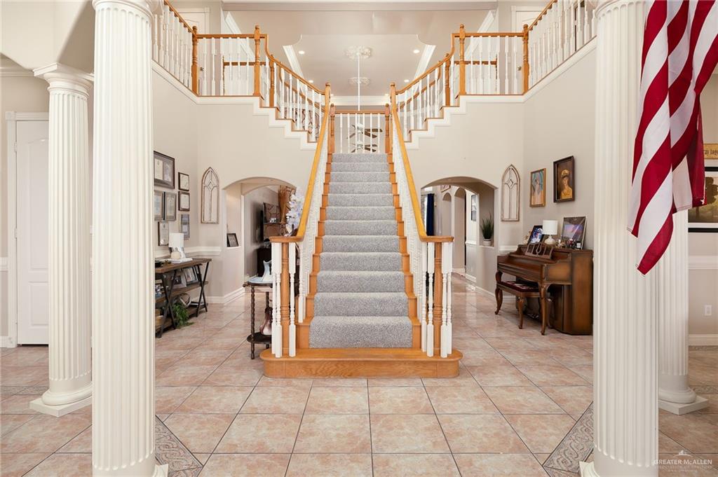 23725 North Val Verde Road Edinburg, TX 78542 - Photo 8 of 36 a view of entryway and hall