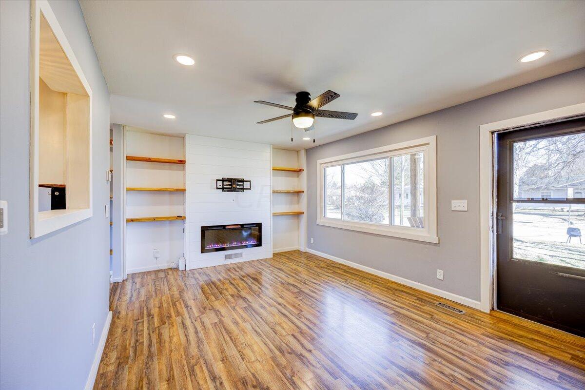 883 Sunview Road Reynoldsburg, OH 43068 - Photo 10 of 25 11-Living