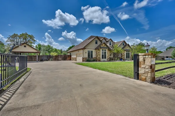 $597,500 | 2245 Strangmeier Road, Brenham, TX 77833