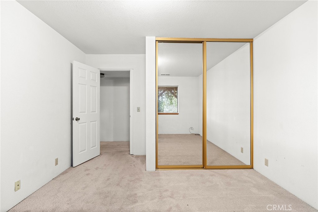 14243 Wycliff Way Magalia, CA 95954 - Photo 36 of 65 an empty room with mirror in closet