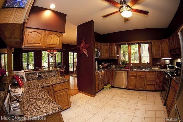 30719 Country Ridge Circle Farmington, MI 48331 - Photo 5 of 21 Granite Counters