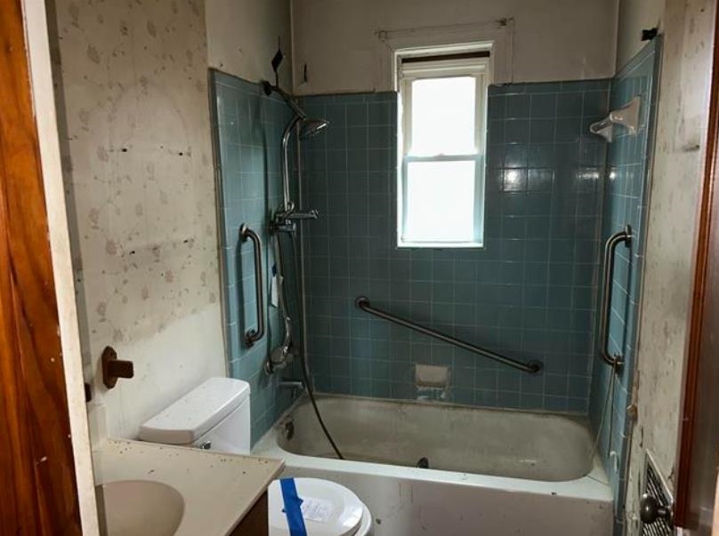 904 North Ball Road Memphis, TN 38106 - Photo 5 of 8 a bathroom with a bathtub shower and toilet