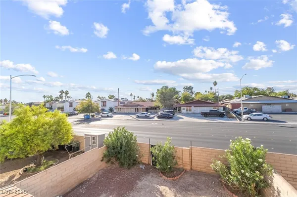 $1,250 | 1675 Jupiter Court, Unit D, Las Vegas, NV 89119