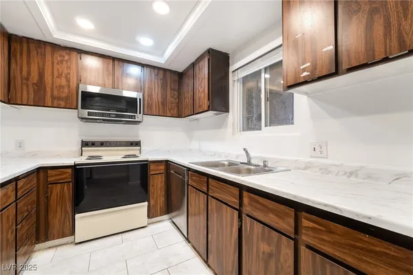 $1,250 | 1675 Jupiter Court, Unit D, Las Vegas, NV 89119