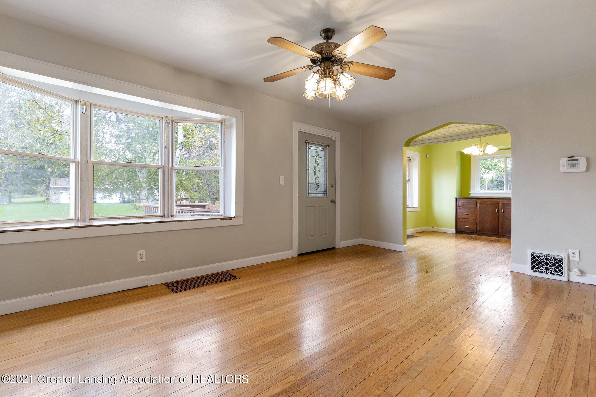 16600 Sweet Road Lansing, MI 48906 - Photo 6 of 36 Livingroom