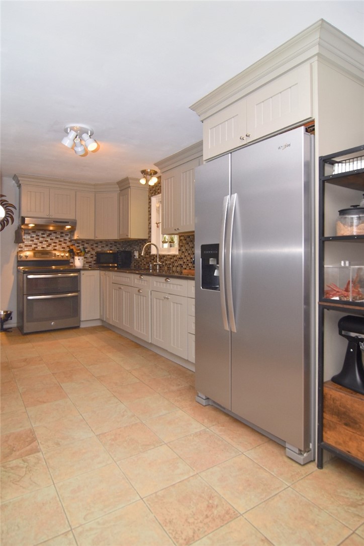 680 Hazard Road West Greenwich, RI 02817 - Photo 12 of 33