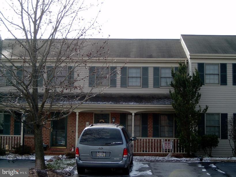 37 Laurie Lane Lititz, PA 17543 - Photo 1 of 11 Gallery Image 1