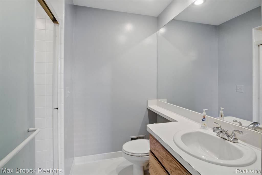 2232 Warrington Road Rochester Hills, MI 48307 - Photo 19 of 51