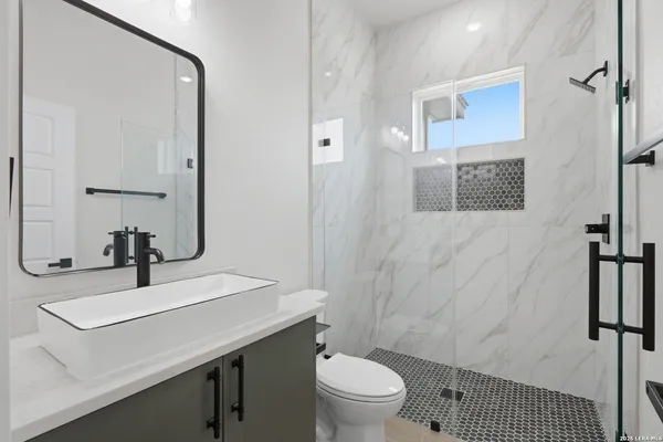 $649,000 | 140 Sunset Drive, La Vernia, TX 78121