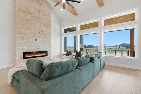 $649,000 | 140 Sunset Drive, La Vernia, TX 78121