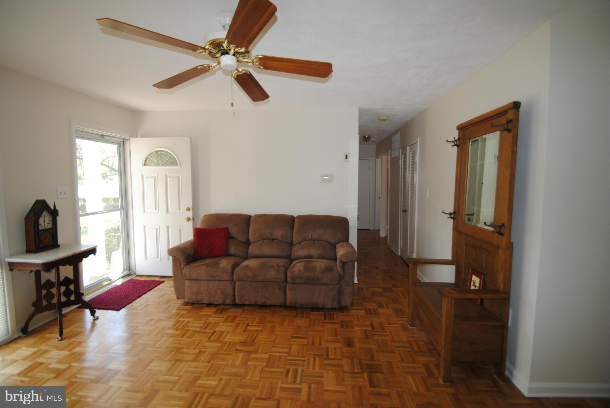 8110 Russell Road Alexandria, VA 22309 - Photo 4 of 29 Living Room