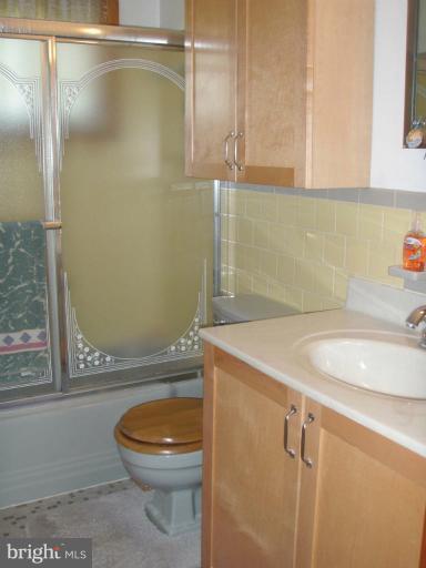 507 George Avenue Baltimore, MD 21221 - Photo 14 of 19 Bath