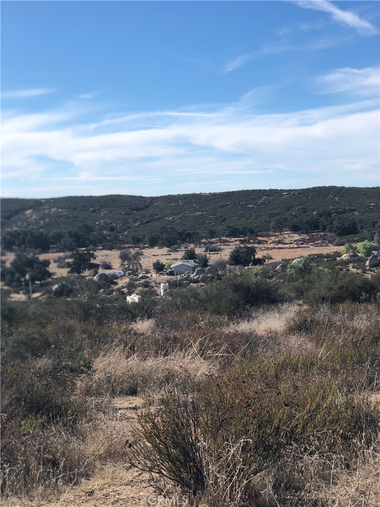 29 Rocky Knoll Road Hemet, CA 92544 - Photo 4 of 8 a view of a city
