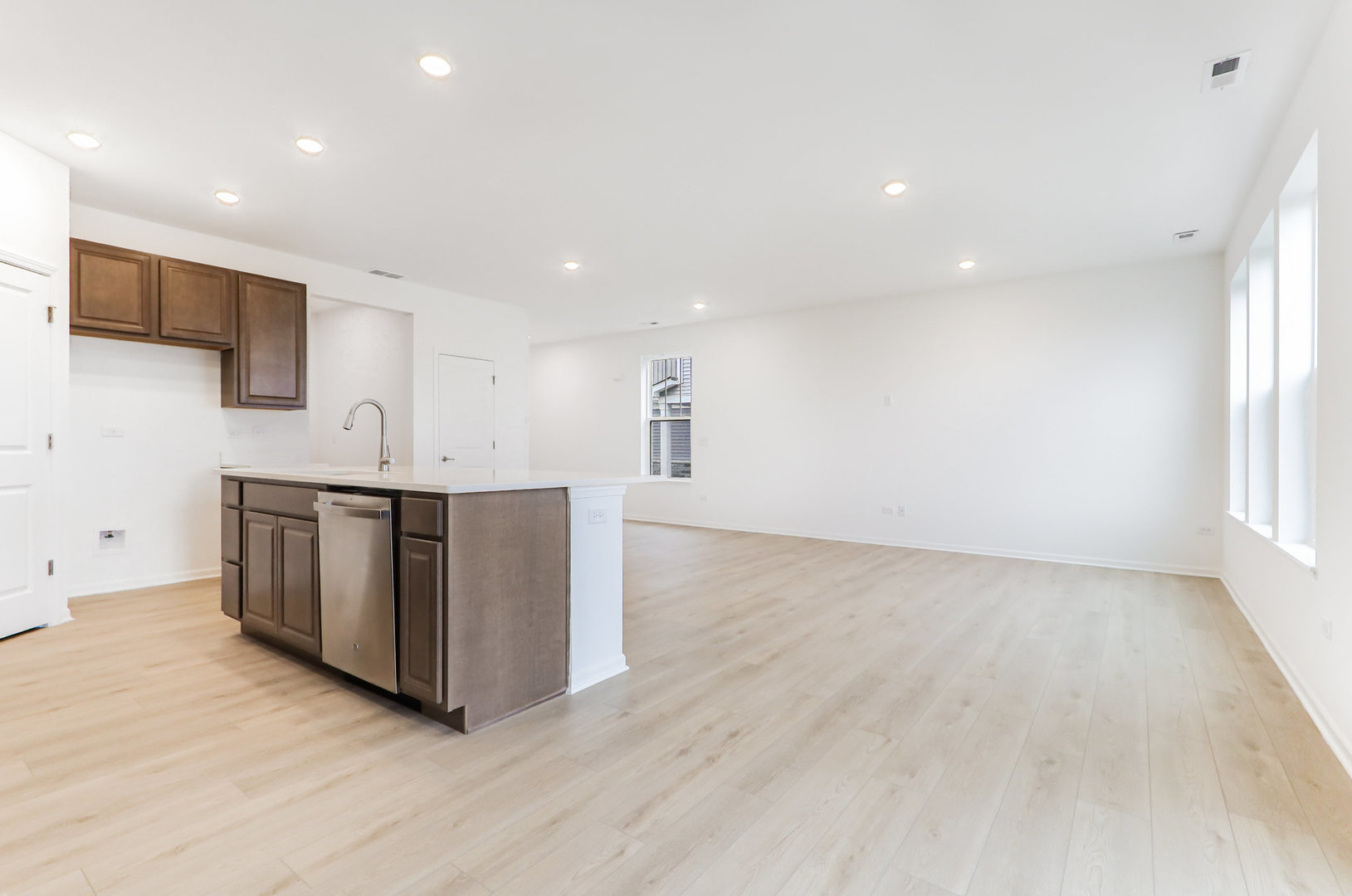 15230 South Hepworth Place, Unit 15230 Plainfield, IL 60544 - Photo 4 of 17