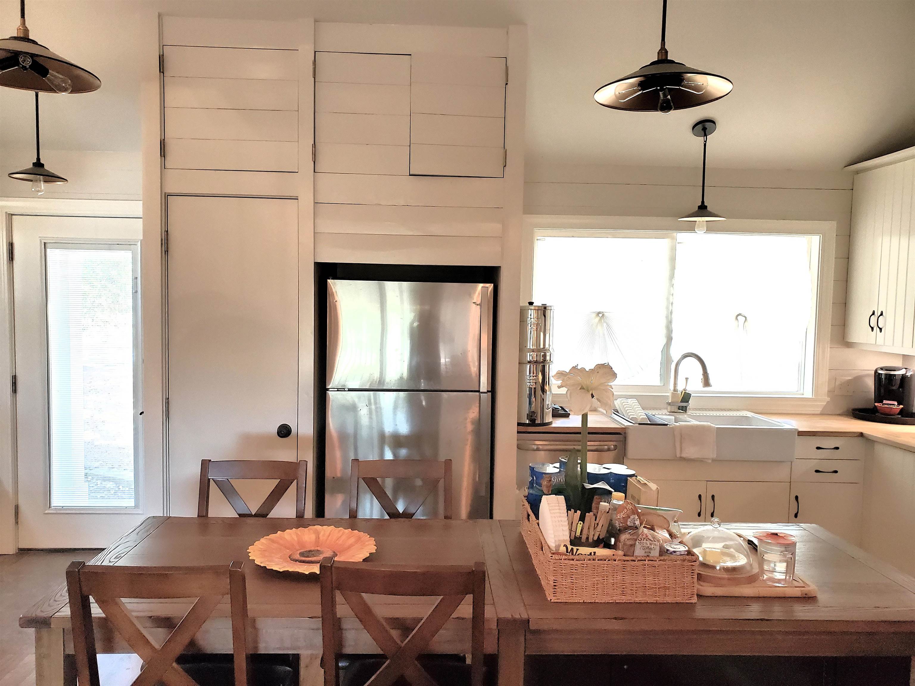 402 Laurel Lane Burnet, TX 78611 - Photo 4 of 30 a dining room with furniture and window