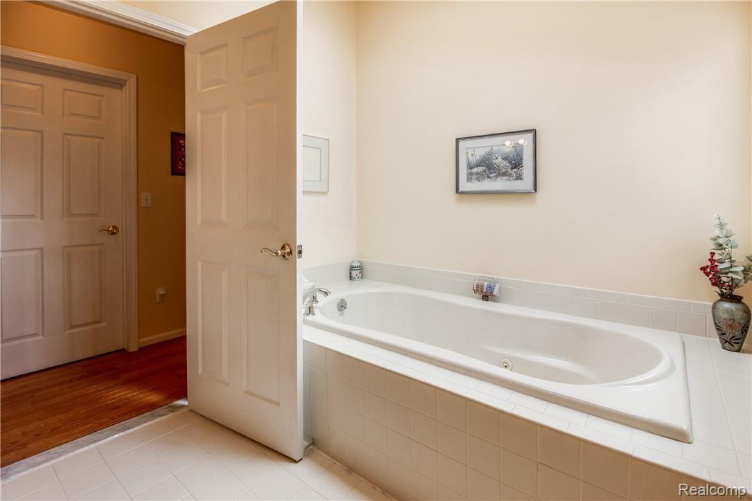 6000 Ravine Court Clarkston, MI 48348 - Photo 19 of 32 Interiors (24 of 37).jpg
