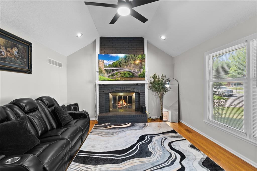 13205 Overhill Road Grandview, MO 64030 - Photo 2 of 22