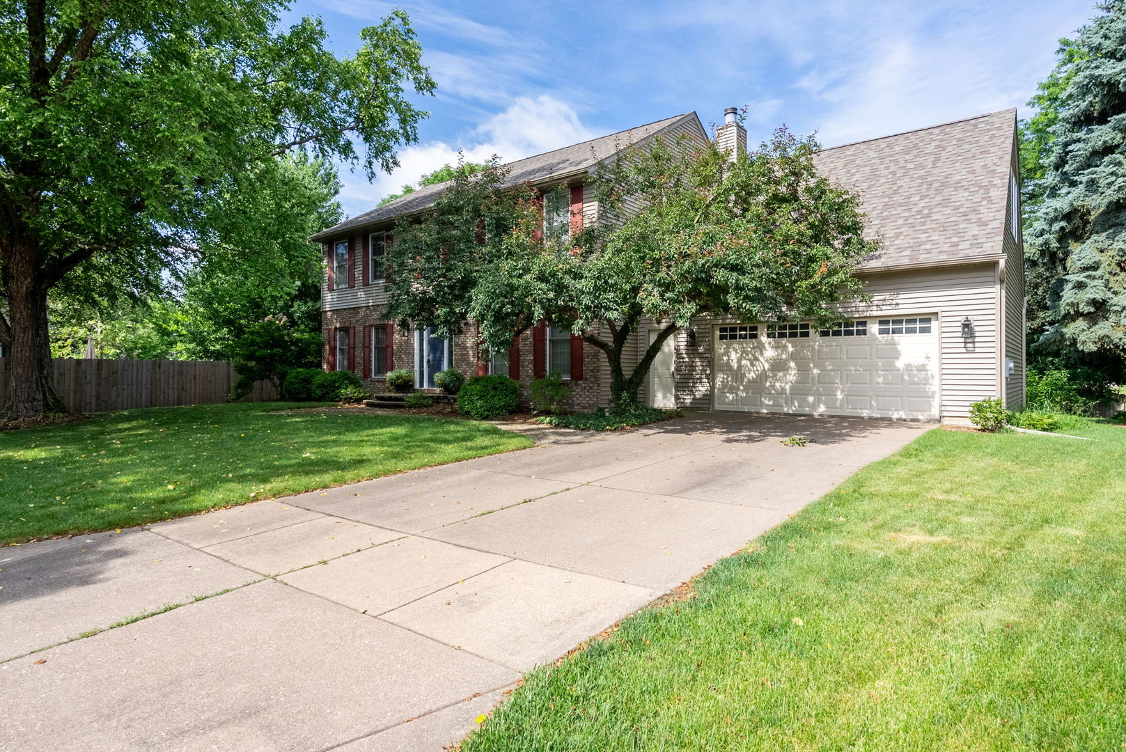 1926 Ashford Road Bettendorf, IA 52722 - Photo 2 of 55