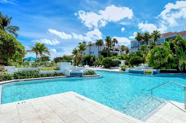 $1,195,000 | 360 Gulf Of Mexico Drive, Unit 322, Longboat Key, FL 34228
