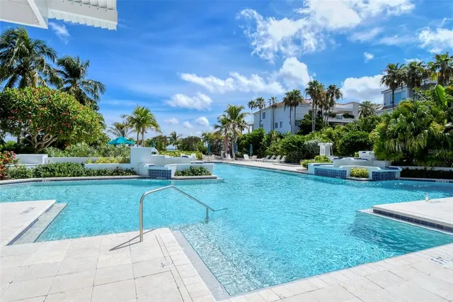 $1,195,000 | 360 Gulf Of Mexico Drive, Unit 322, Longboat Key, FL 34228