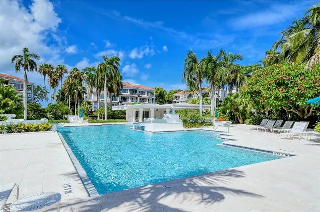 $1,195,000 | 360 Gulf Of Mexico Drive, Unit 322, Longboat Key, FL 34228