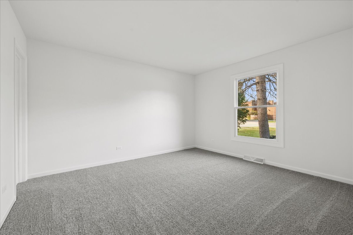 53 North McLean Boulevard Elgin, IL 60123 - Photo 7 of 16 an empty room with windows