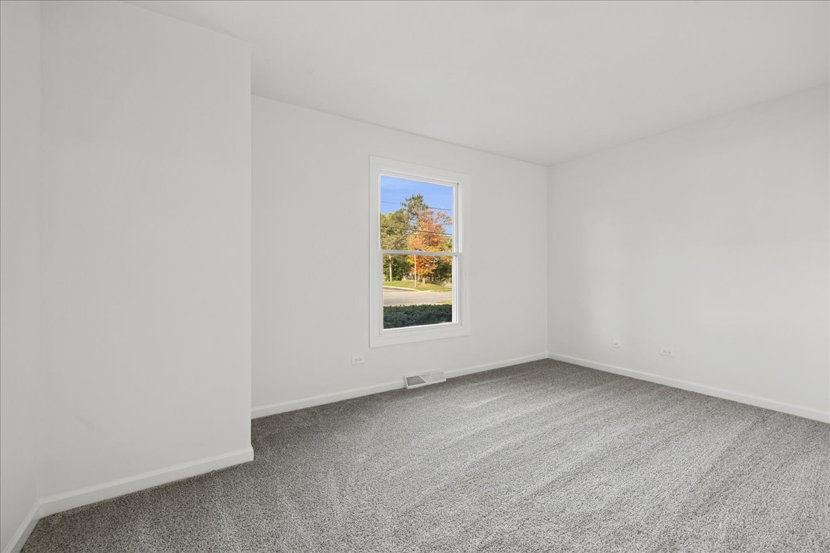 53 North McLean Boulevard Elgin, IL 60123 - Photo 9 of 16 an empty room with a window
