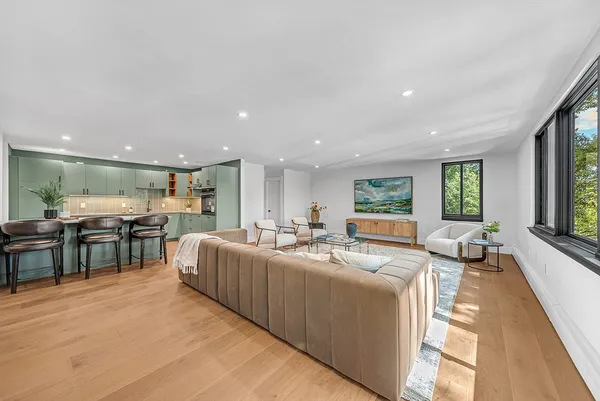 $6,000 | 935 Washington Street, Unit 8, Newton, MA 02460