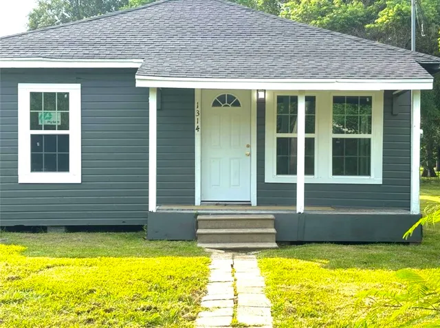 a view of a house with swimming pool and porch with furniture