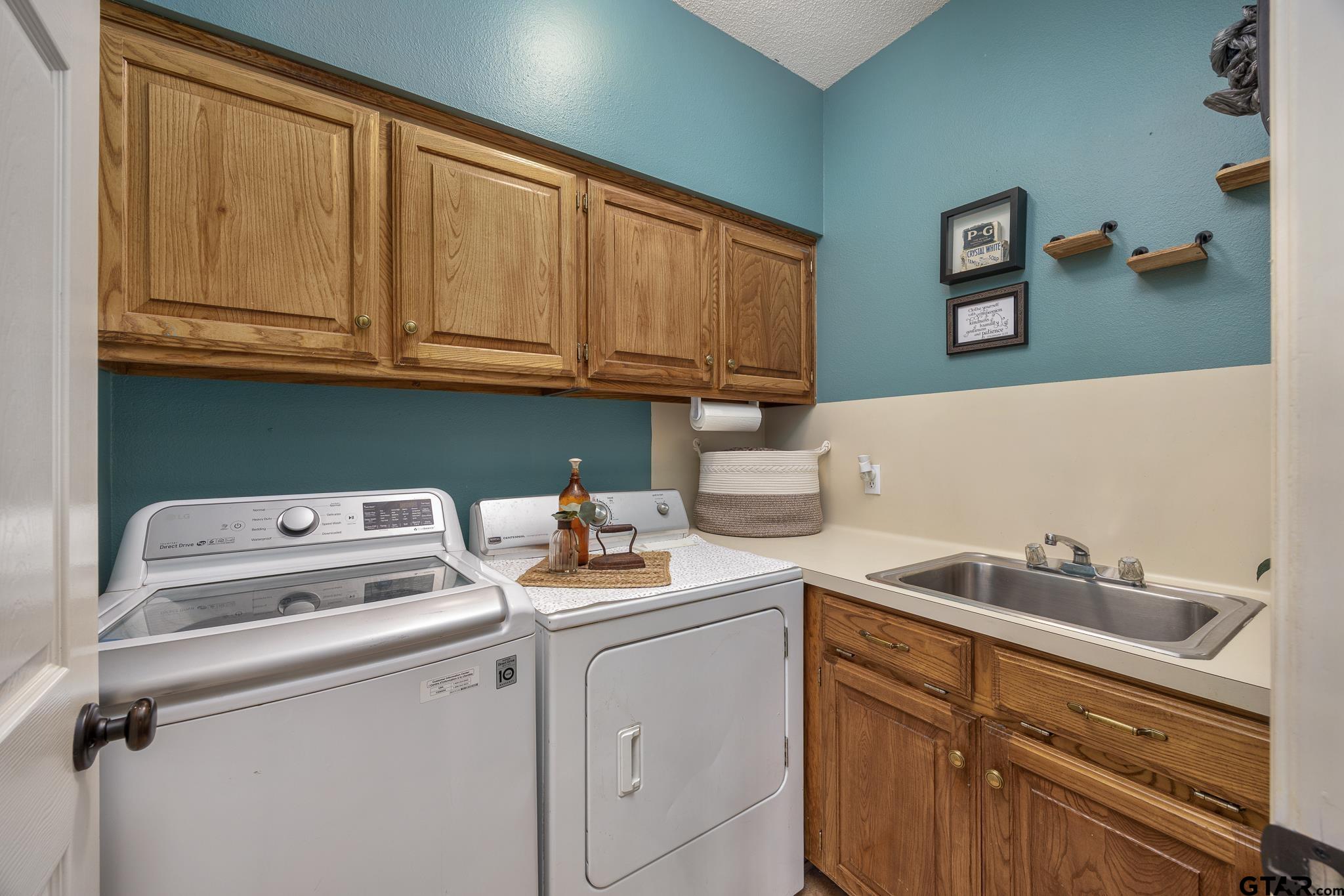 18344 Springmill Court Flint, TX 75762 - Photo 20 of 45 a utility room with dryer and washer